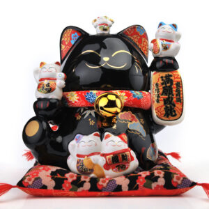 MÈO THẦN TÀI ĐEN TRỪ TÀ